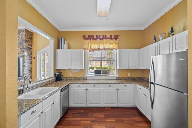 5611 BIDWELL PARKWAY 204, Sarasota, FL 34233