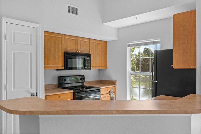 5611 BIDWELL PARKWAY 204, Sarasota, FL 34233