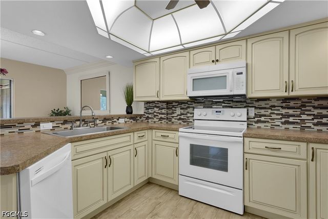 1409 SE 46th LN 105, Cape Coral, FL 33904
