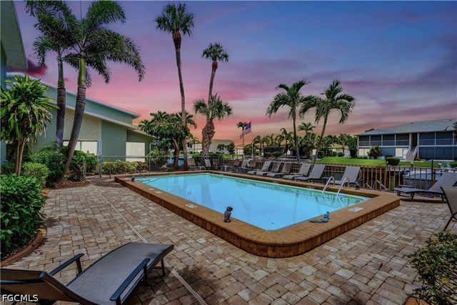 1409 SE 46th LN 105, Cape Coral, FL 33904