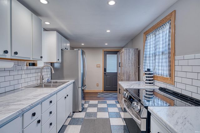 220 S Tekoppel Avenue, Evansville, IN 47712