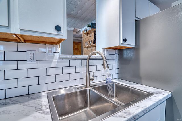 220 S Tekoppel Avenue, Evansville, IN 47712