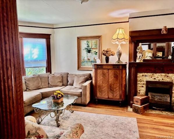 761 E Main Street, Riverhead, NY 11901