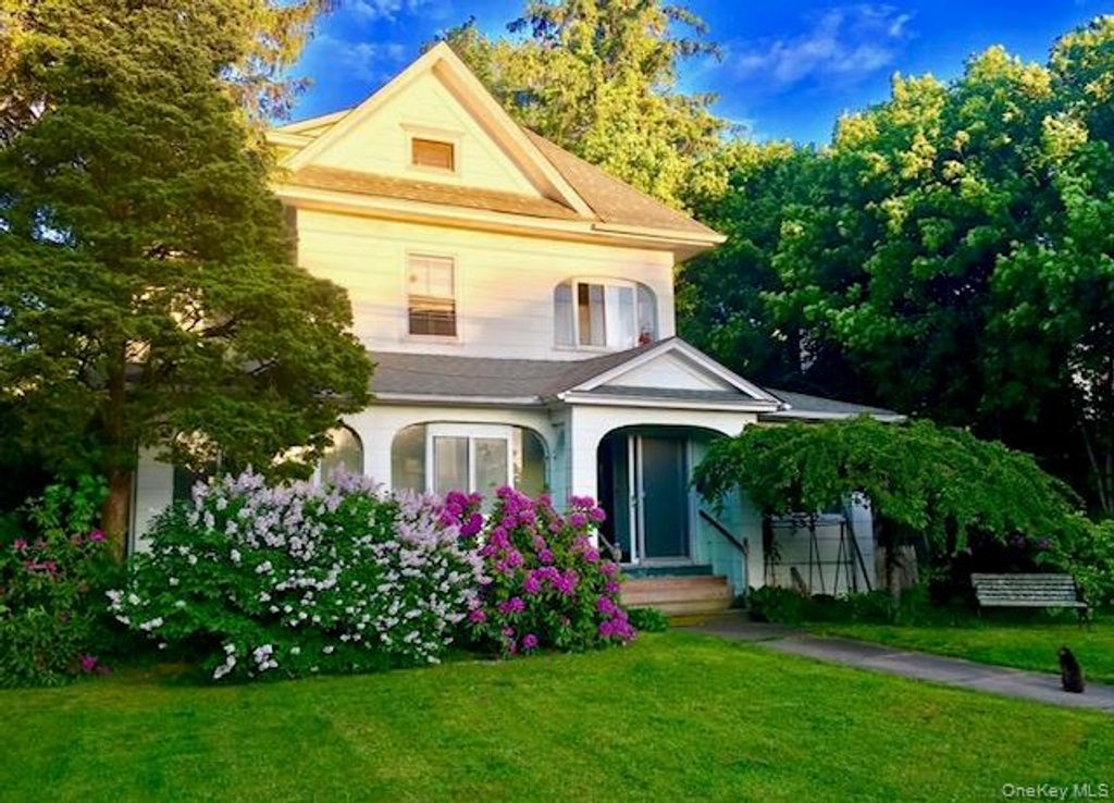 761 E Main Street, Riverhead, NY 11901