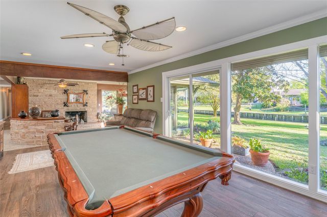 135 Woodhaven Lane, Taylor Lake Village, TX 77586