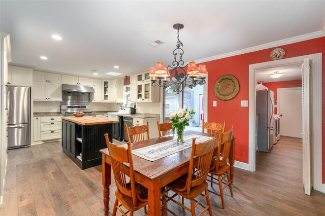 135 Woodhaven Lane, Taylor Lake Village, TX 77586