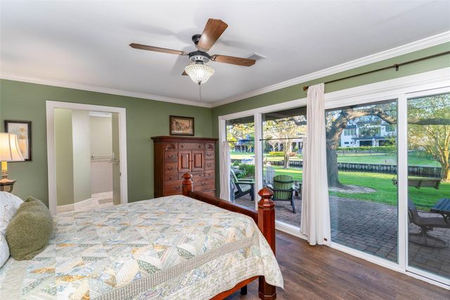 135 Woodhaven Lane, Taylor Lake Village, TX 77586