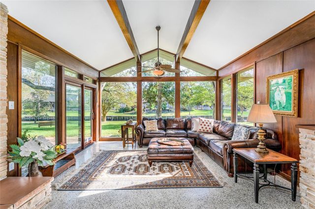 135 Woodhaven Lane, Taylor Lake Village, TX 77586