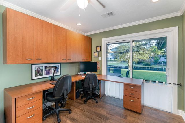 135 Woodhaven Lane, Taylor Lake Village, TX 77586