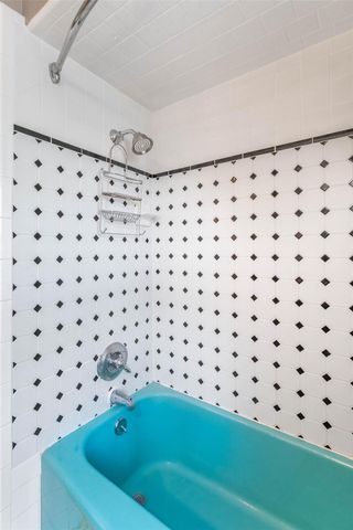 135 Woodhaven Lane, Taylor Lake Village, TX 77586