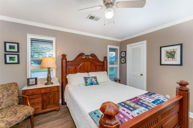 135 Woodhaven Lane, Taylor Lake Village, TX 77586