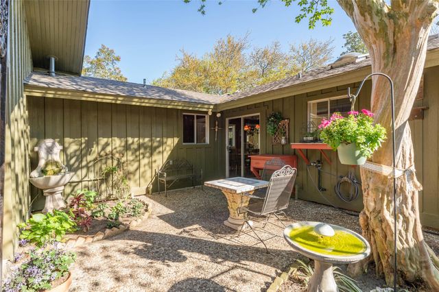 135 Woodhaven Lane, Taylor Lake Village, TX 77586