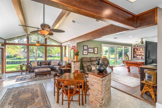 135 Woodhaven Lane, Taylor Lake Village, TX 77586