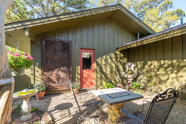 135 Woodhaven Lane, Taylor Lake Village, TX 77586