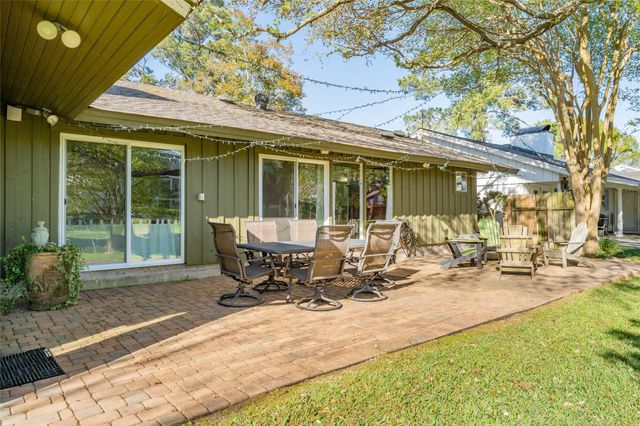 135 Woodhaven Lane, Taylor Lake Village, TX 77586