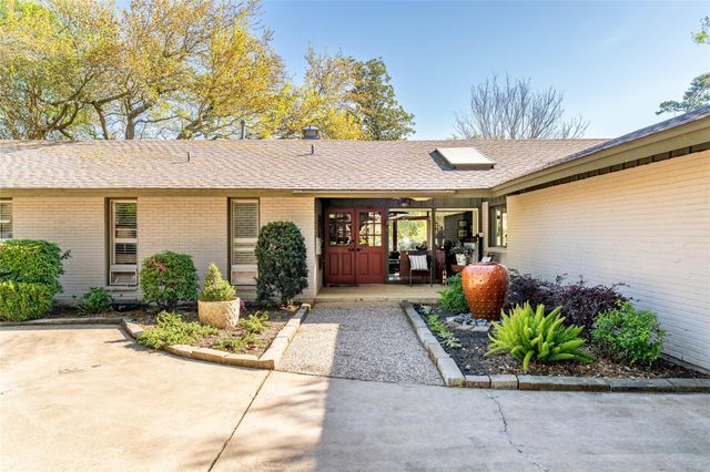 135 Woodhaven Lane, Taylor Lake Village, TX 77586