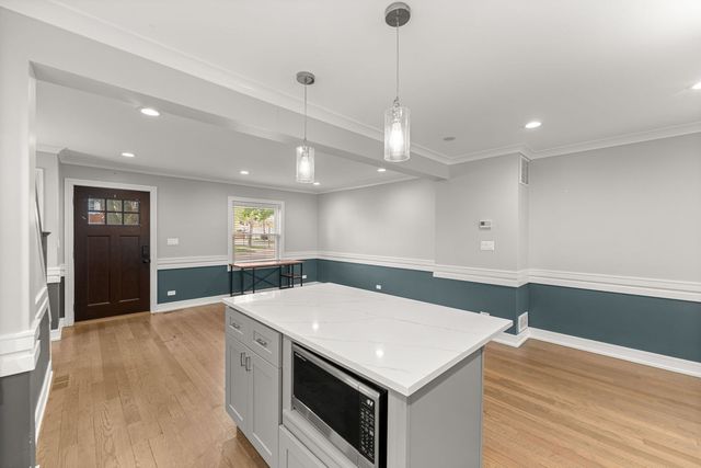 7805 W Balmoral Avenue, Chicago, IL 60656