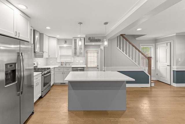 7805 W Balmoral Avenue, Chicago, IL 60656