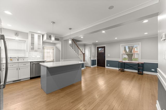 7805 W Balmoral Avenue, Chicago, IL 60656