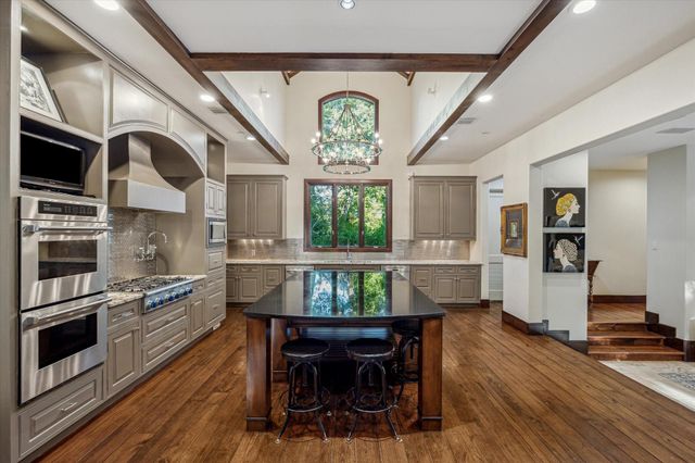 354 Piney Point Road, Houston, TX 77024