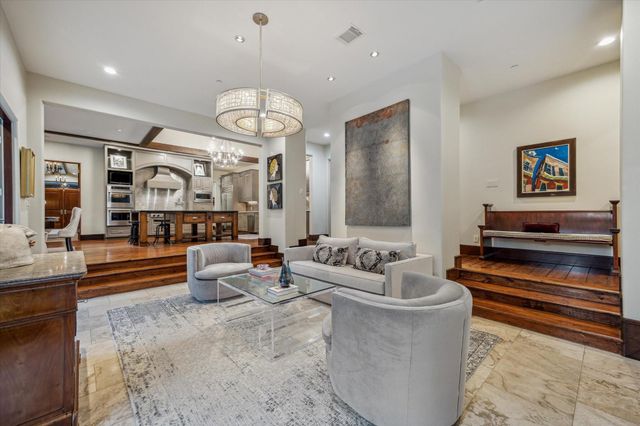 354 Piney Point Road, Houston, TX 77024