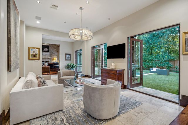 354 Piney Point Road, Houston, TX 77024