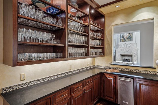 354 Piney Point Road, Houston, TX 77024