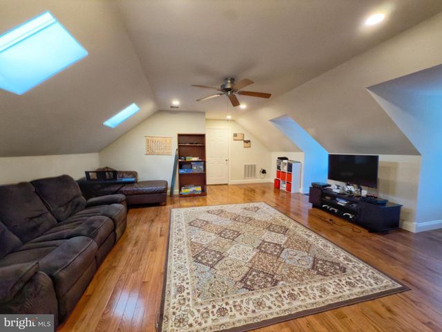 223 COUNTRY RD, Lewisburg, PA 17837