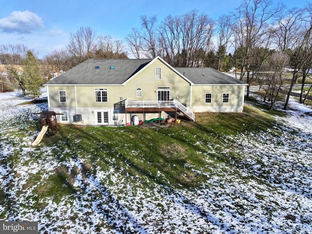 223 COUNTRY RD, Lewisburg, PA 17837