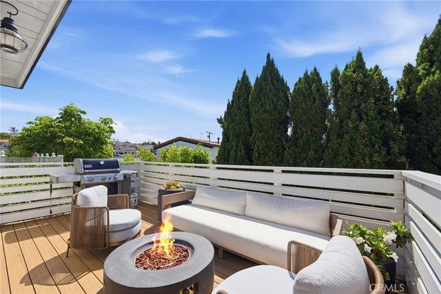 1002 3rd St, Hermosa Beach, CA 90254