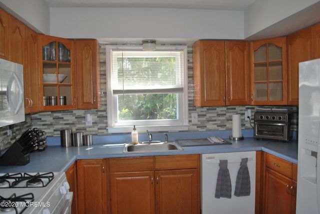 16 Liberty Place, Jackson, NJ 08527