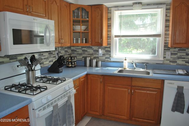 16 Liberty Place, Jackson, NJ 08527