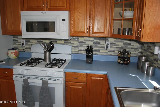 16 Liberty Place, Jackson, NJ 08527