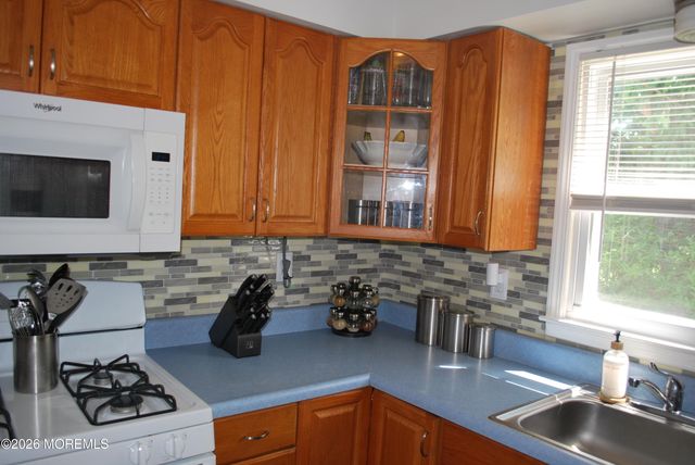 16 Liberty Place, Jackson, NJ 08527