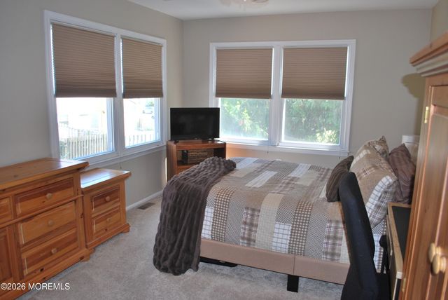 16 Liberty Place, Jackson, NJ 08527