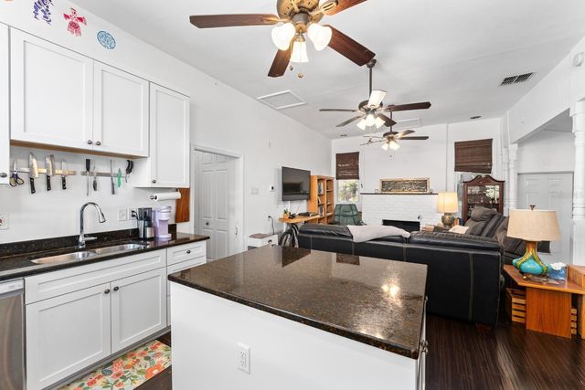 2027 16TH STREET N, St Petersburg, FL 33704