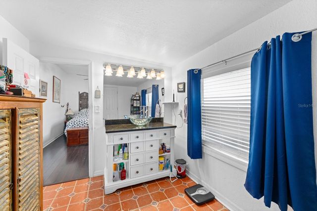 2027 16TH STREET N, St Petersburg, FL 33704