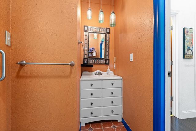 2027 16TH STREET N, St Petersburg, FL 33704