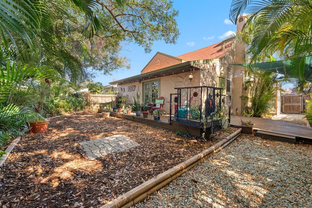 2027 16TH STREET N, St Petersburg, FL 33704