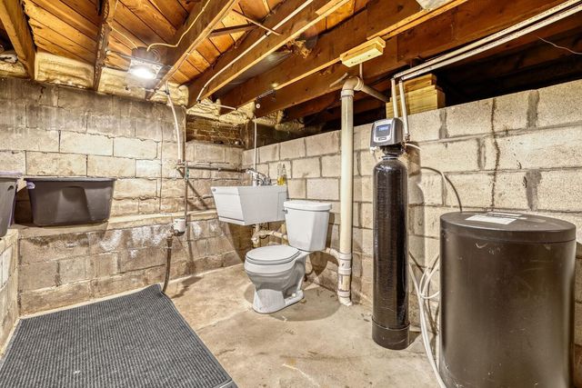 1566 Highway 96 E, White Bear Lake, MN 55110