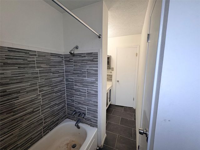 11618 Hillcroft Avenue, Houston, TX 77035