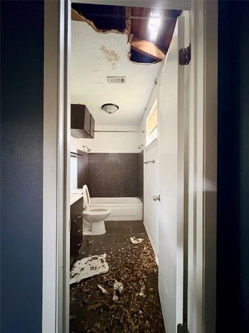 11618 Hillcroft Avenue, Houston, TX 77035