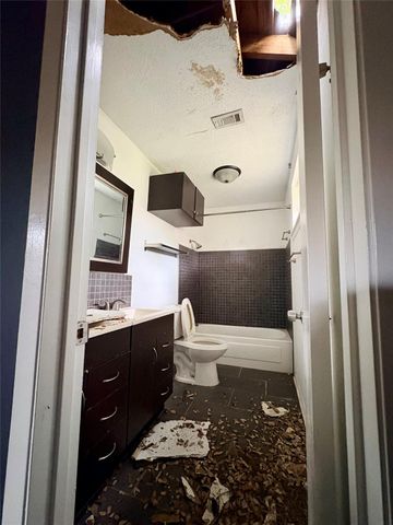 11618 Hillcroft Avenue, Houston, TX 77035