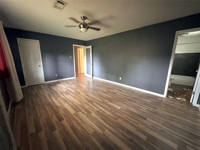 11618 Hillcroft Avenue, Houston, TX 77035