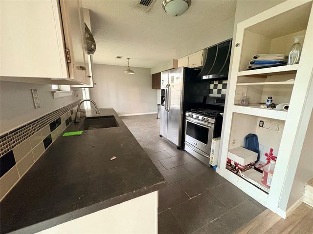 11618 Hillcroft Avenue, Houston, TX 77035