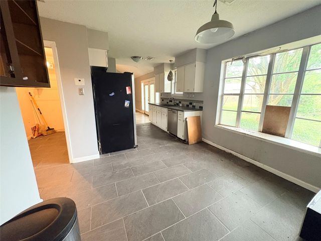 11618 Hillcroft Avenue, Houston, TX 77035