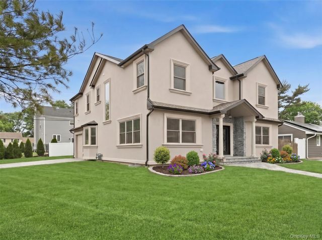 2 Griffin Lane, Syosset, NY 11791