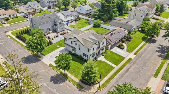 2 Griffin Lane, Syosset, NY 11791
