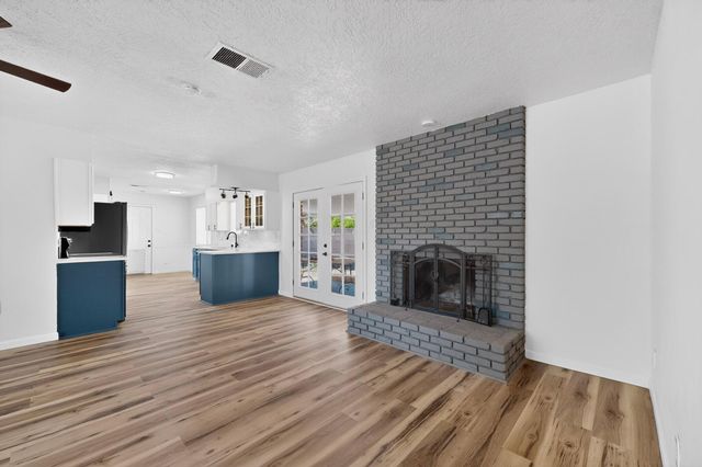 1512 Lester Drive NE, Albuquerque, NM 87112