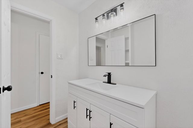 1512 Lester Drive NE, Albuquerque, NM 87112